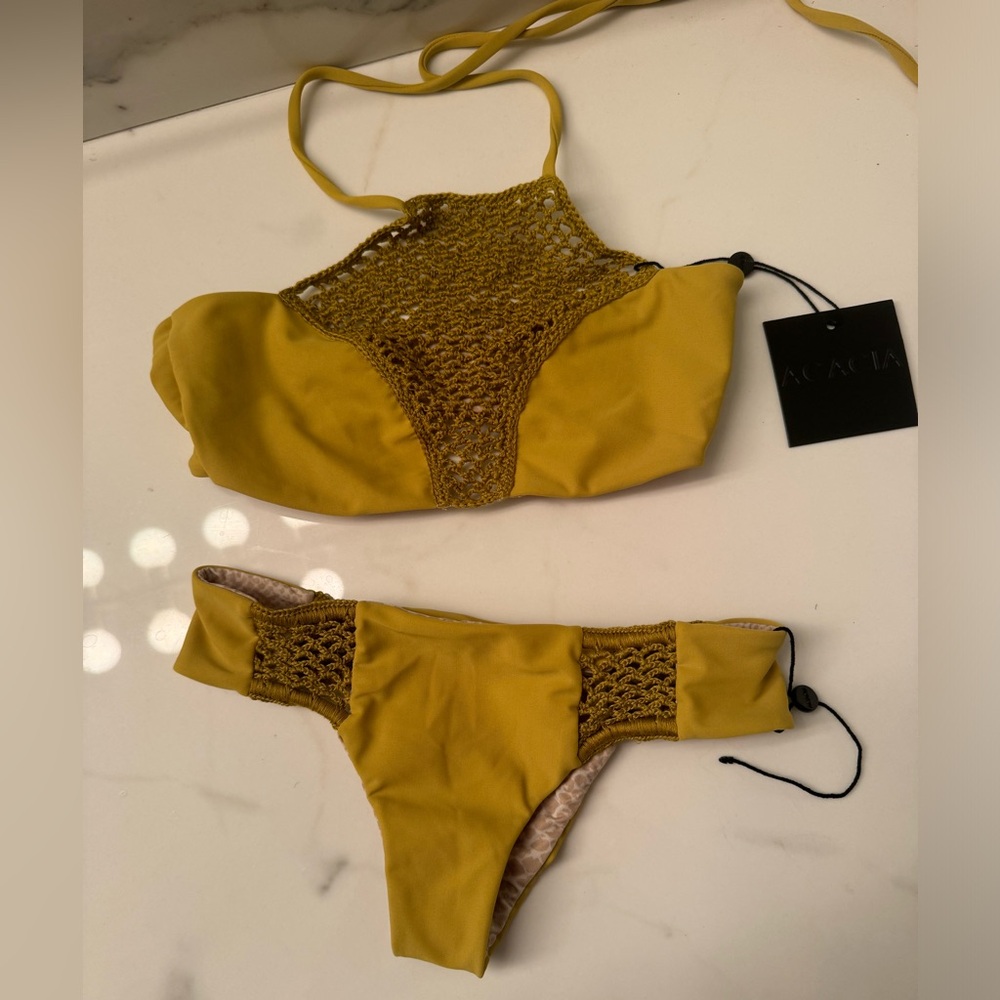 ACACIA NEW WITH TAGS!!!Pineapple Panama Top size S and Poppy bottom size P